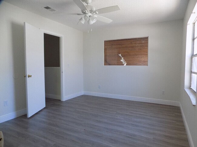 Building Photo - 430 Sand Lime Rd
