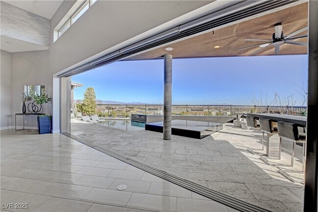 Building Photo - 6300 Clovis Point St