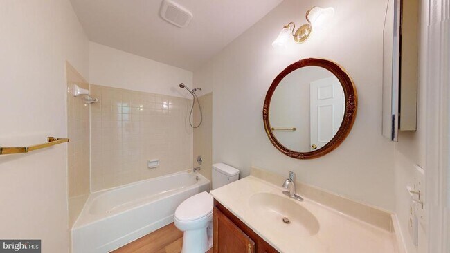 Building Photo - 5739 Oakshore Ct