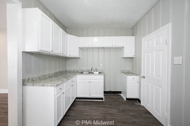 Building Photo - 101 N State Ave