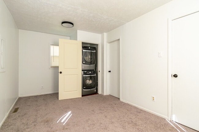 Building Photo - 3541 Blackstone Ave