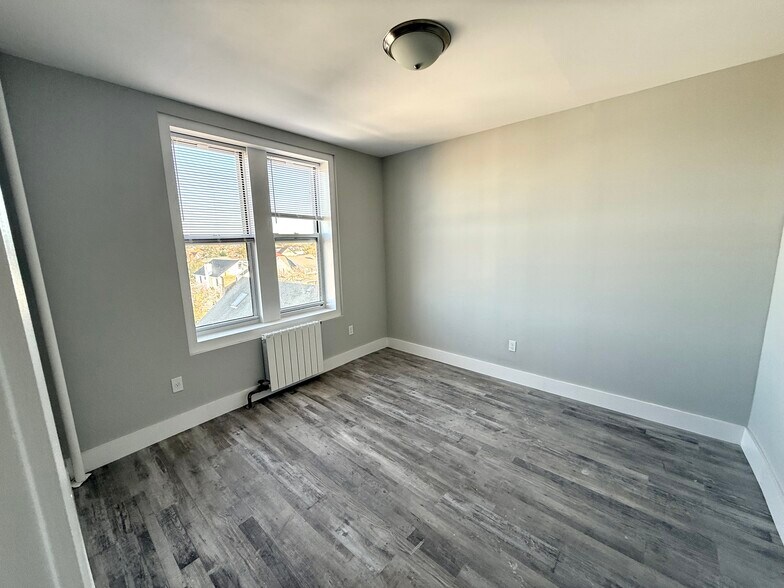 Building Photo - 237 E Broadway