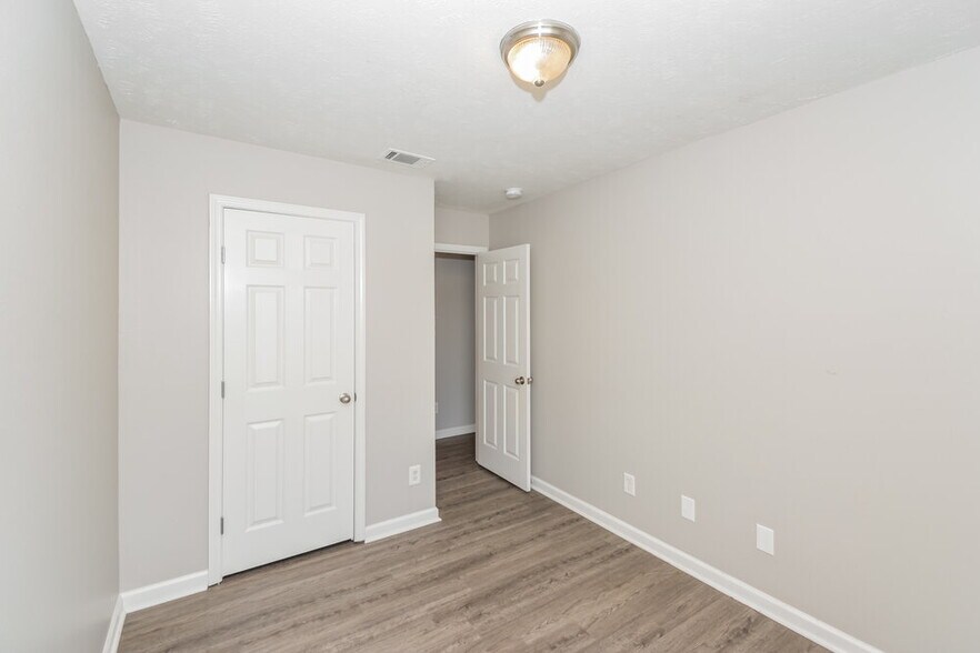 Building Photo - 8023 Logan Dr