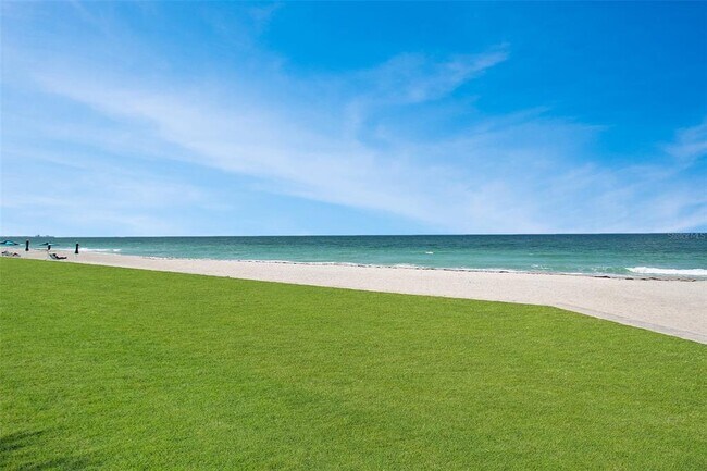 Building Photo - 1050 Longboat Club Rd