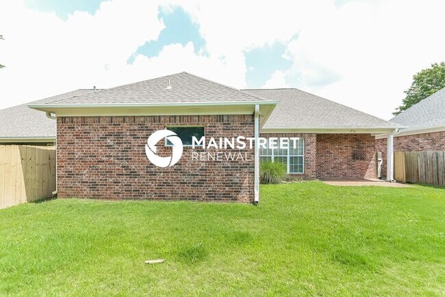 Building Photo - 3 Bedroom Pet-Friendly Home in Olive Branch, MS with Main Street Renewal