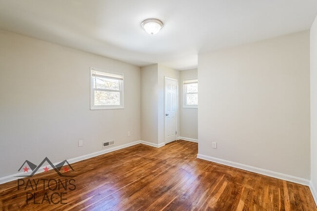 Building Photo - Spacious Single Family home with Huge Backyard and Parking