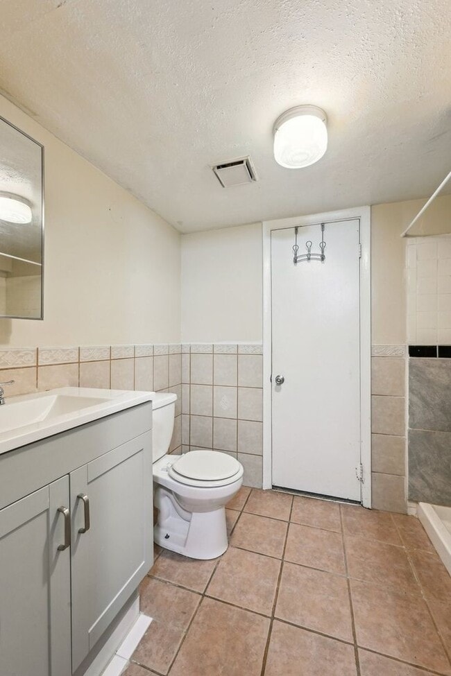 Building Photo - Charming 3BR House in Denver