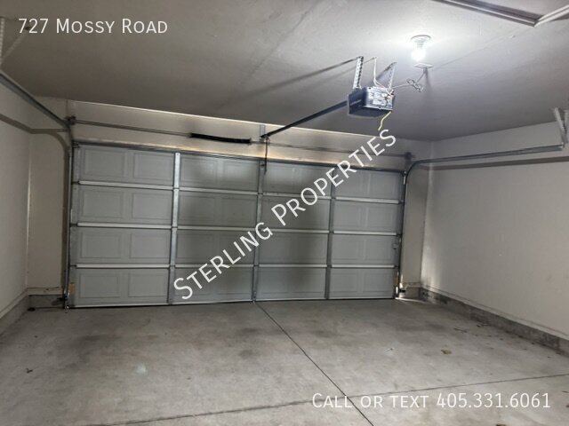 Building Photo - 727 Mossy Rd