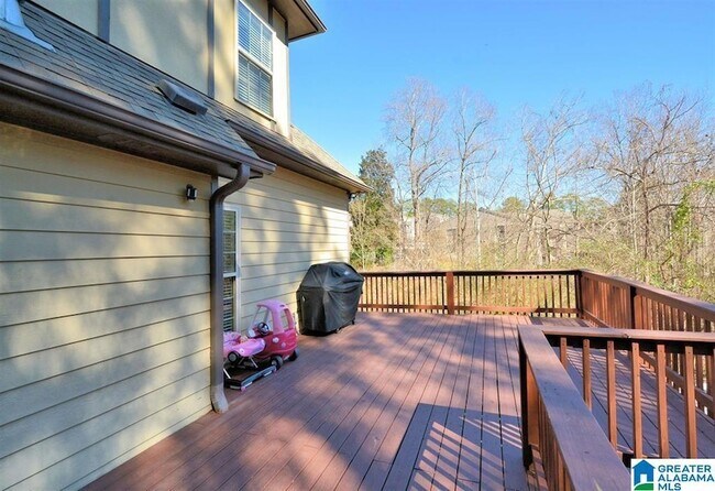 Building Photo - 221 Castlehill Dr