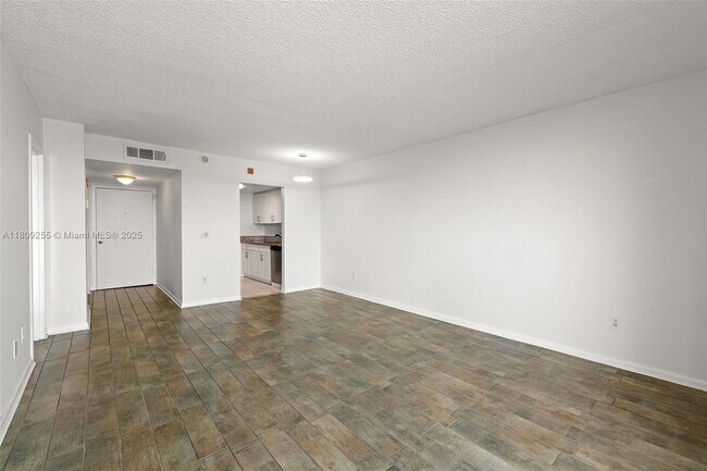 Building Photo - 2350 NE 135th St