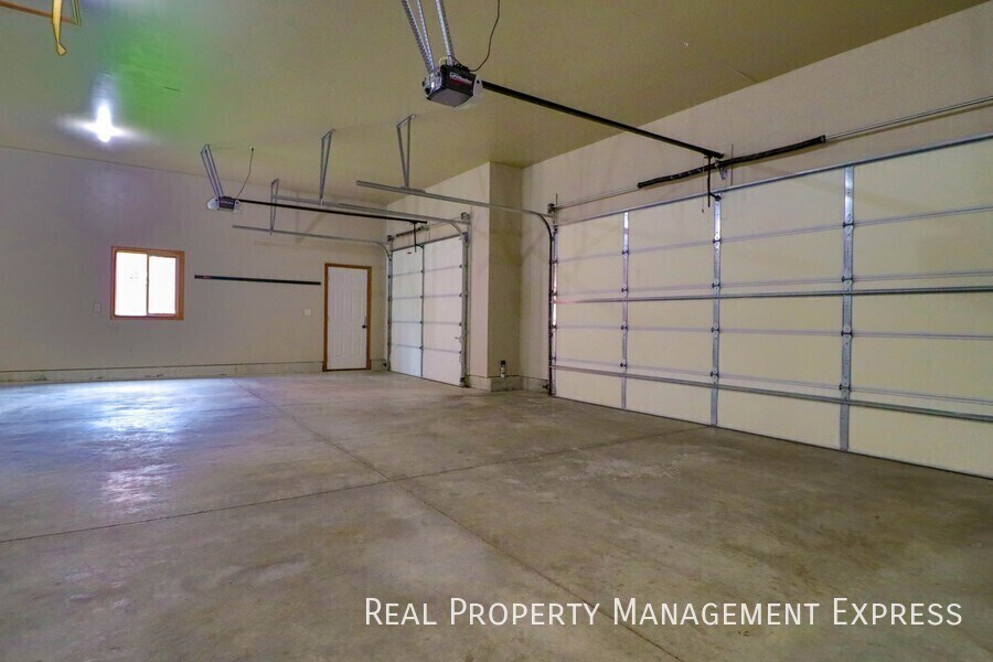 Building Photo - 7905 S Grass Creek Dr