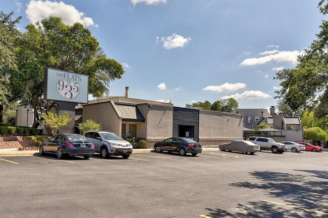 Building Photo - 935 La Posada Dr