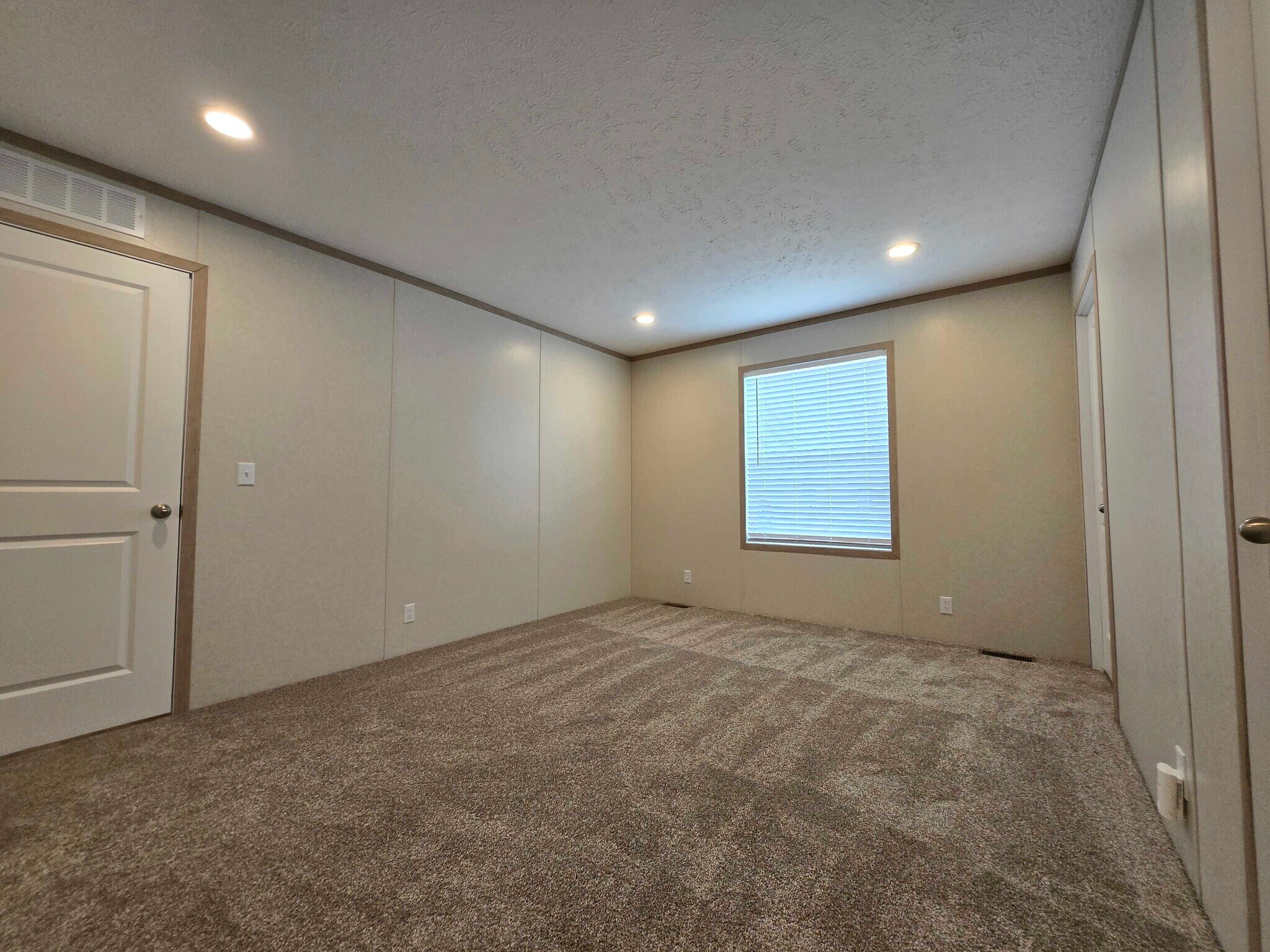 Building Photo - 52758 S Yorktown Ct