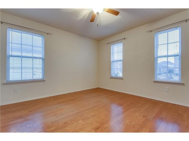 Building Photo - Beautiful single-story home with a front g...