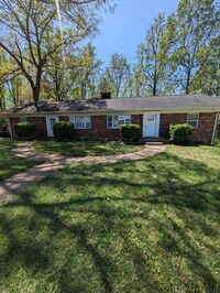 Building Photo - 2BD/1BA Duplex