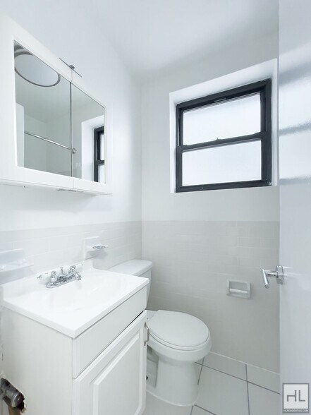 Building Photo - East 61 Street