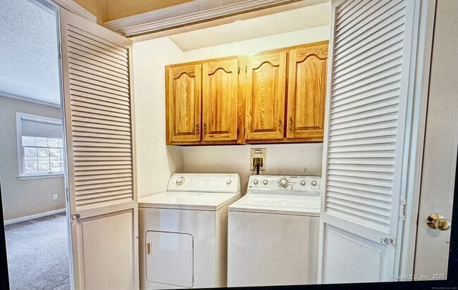 Building Photo - 136 Tunxis Village