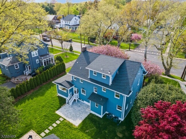 Building Photo - 648 E Broad St