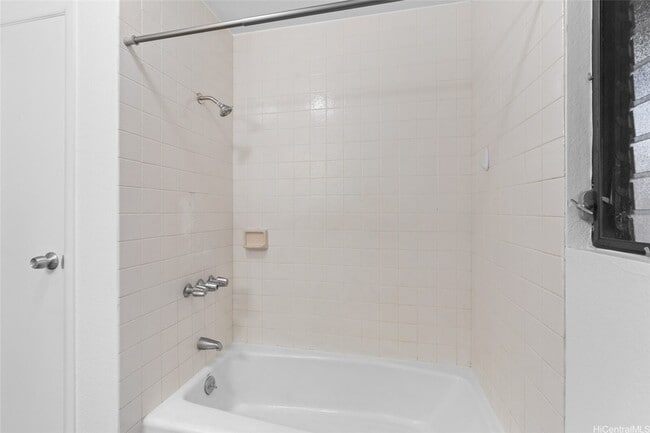 Building Photo - 667 Kamehameha Hwy