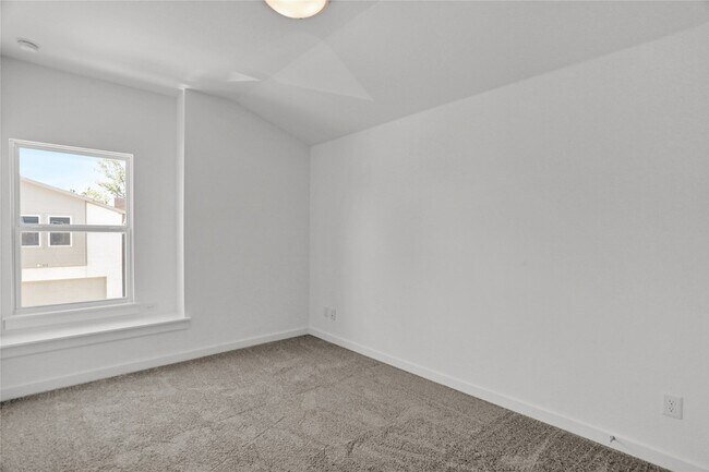 Building Photo - 312 Oakbend Dr