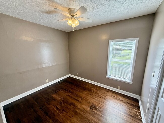 Building Photo - 1132 S Dodgion Ave