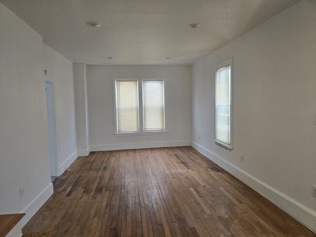 Building Photo - 633 Westminster St