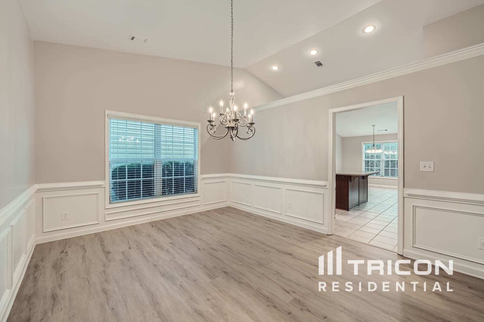 Building Photo - 641 Rock Elm Dr