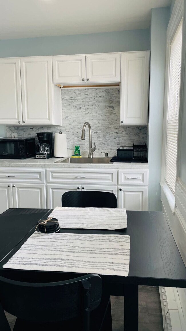 Building Photo - 25 Andem St