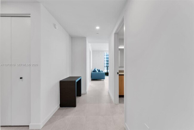 Building Photo - 121 NE 5th St