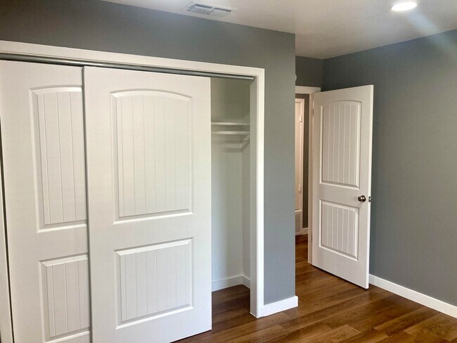 Building Photo - 901 Avenue E