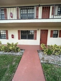Building Photo - 4221 Oak Terrace Dr