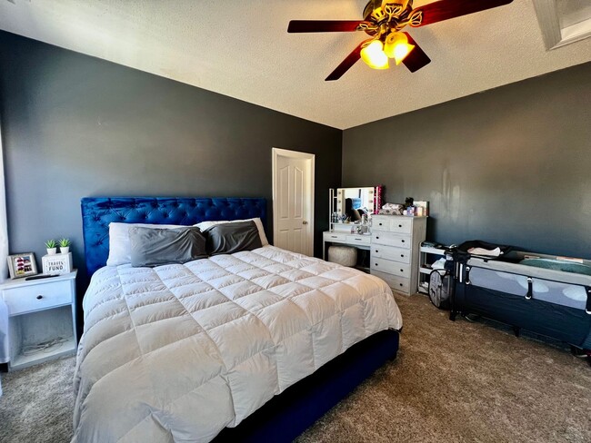 Building Photo - Beautiful home in the Chancellor Walk neig...