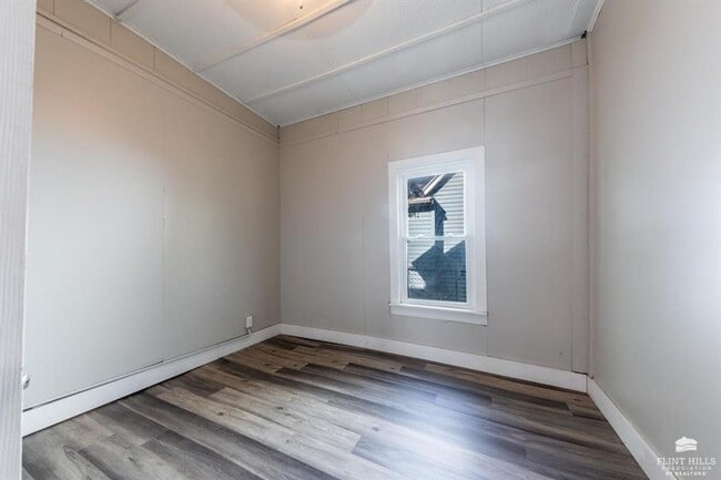 Building Photo - Beautiful, Spacious Home