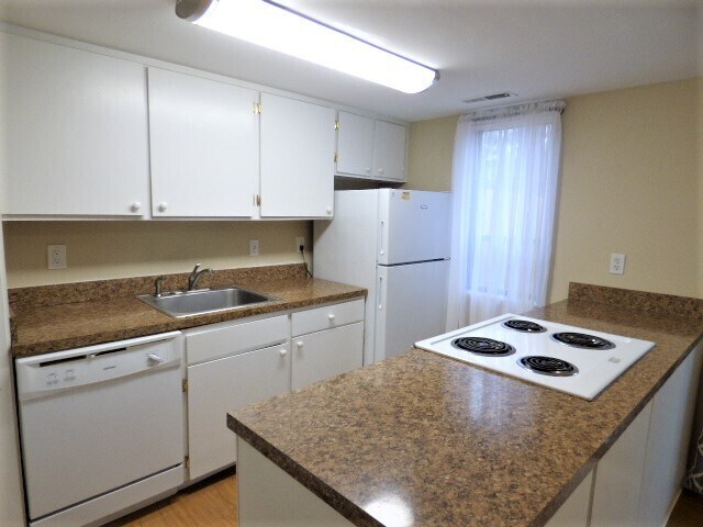 Building Photo - Hearthstone Condo