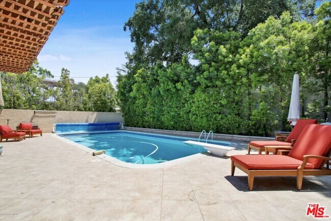 Building Photo - 130 S Arroyo Blvd