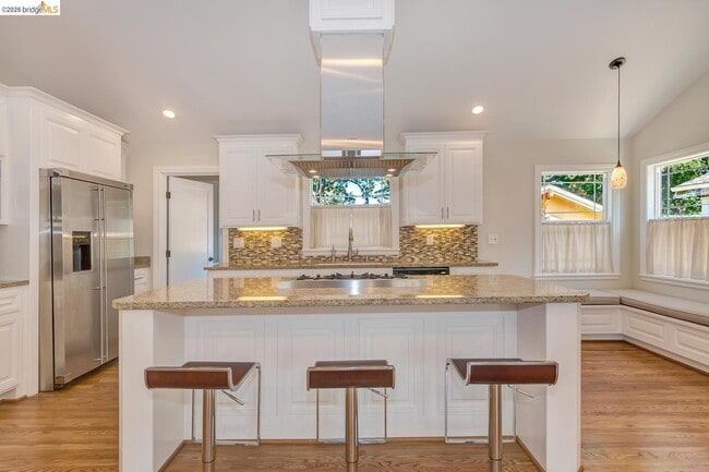 Building Photo - 3484 Moraga Blvd