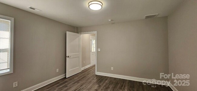 Building Photo - 428 Sylvania Ave
