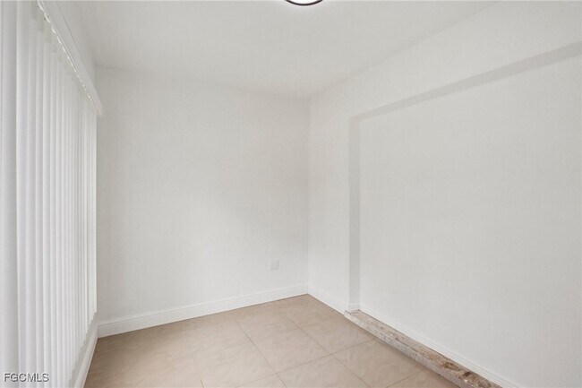 Building Photo - 89 Cabana Ave