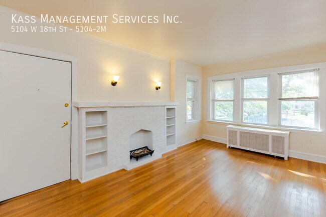 Building Photo - 5104 W 18th St