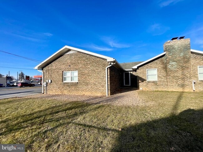 Building Photo - 4124 Lincoln Way E