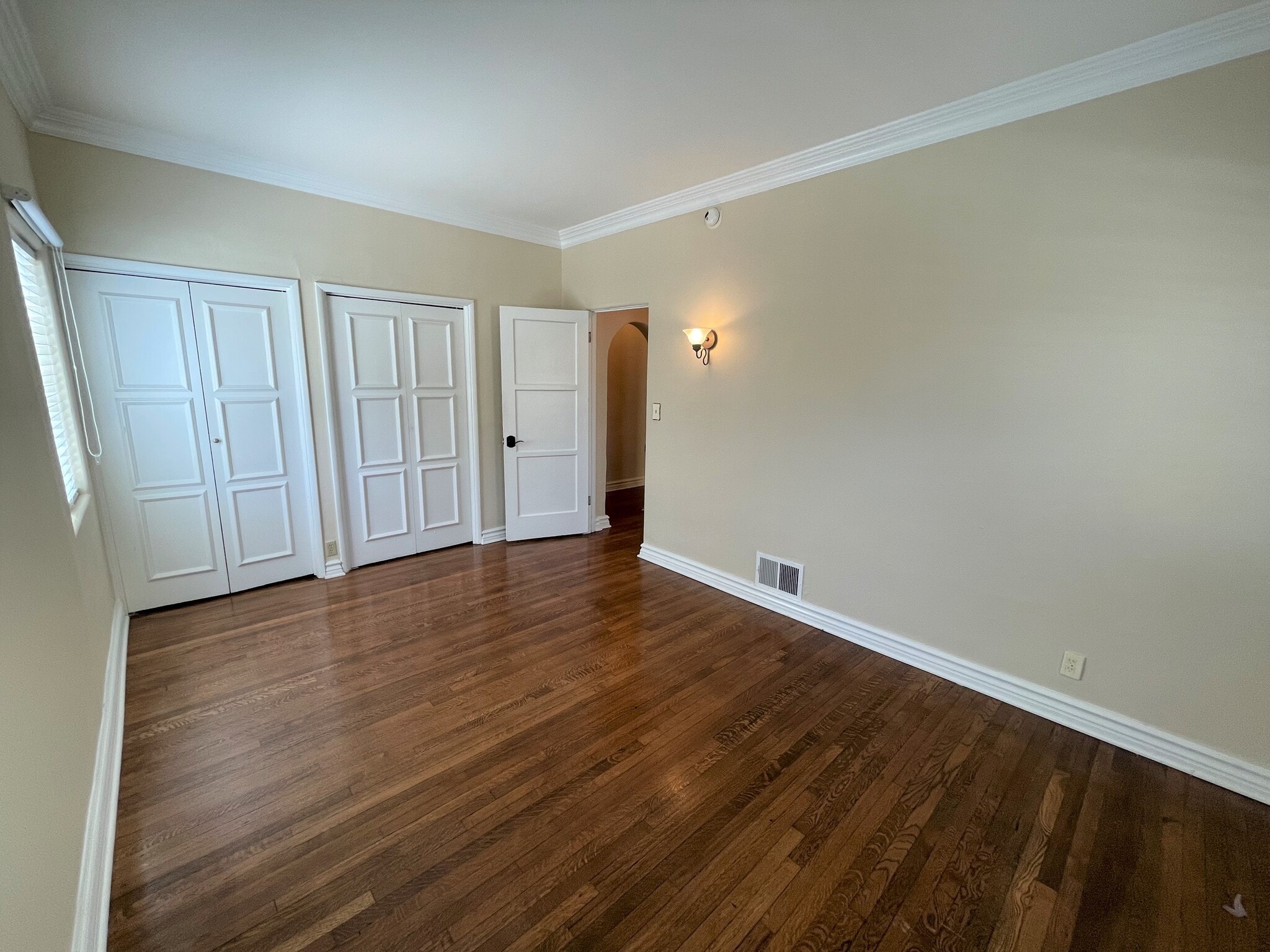 Building Photo - 152 N Arnaz Dr