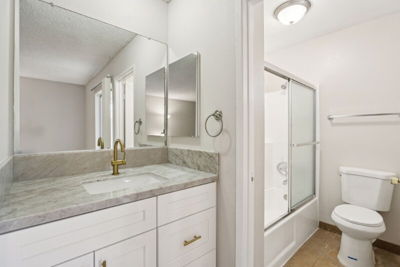 Building Photo - 626 E Verdugo Ave