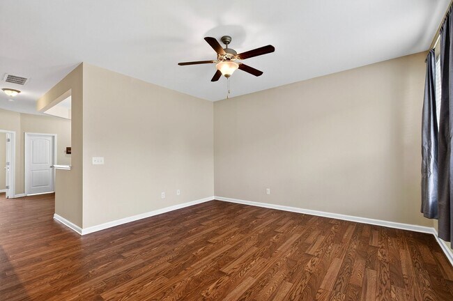 Building Photo - 4490 Middletown Dr
