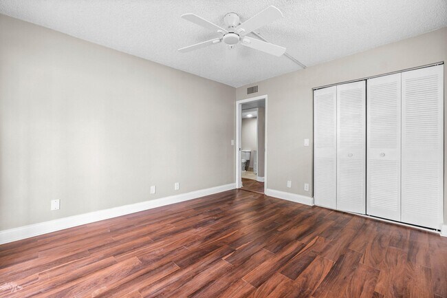 Building Photo - 733 Normandy Trail