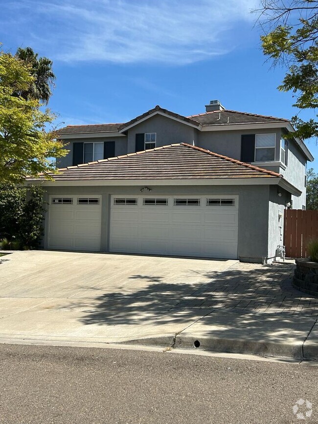 Building Photo - Large 4 Bedroom Remodeled home in Eastlake...