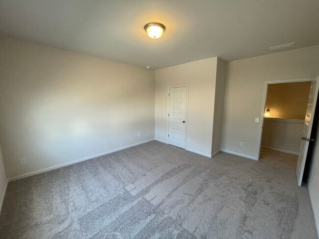 Building Photo - 7 Longbrook Dr.