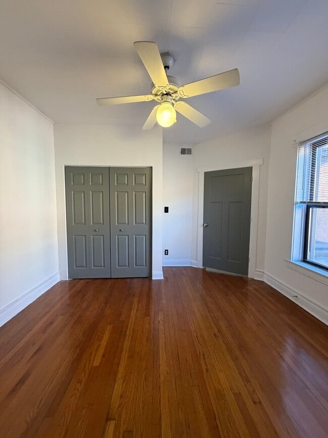 Building Photo - 3722 N Sheffield Ave