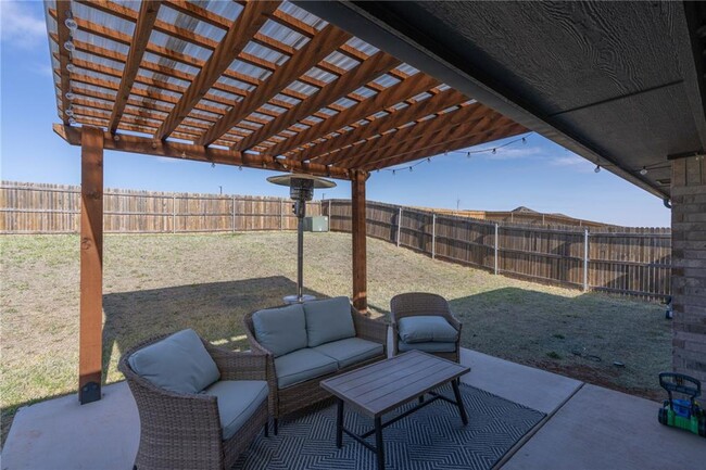 Building Photo - Nearly New Piedmont Home