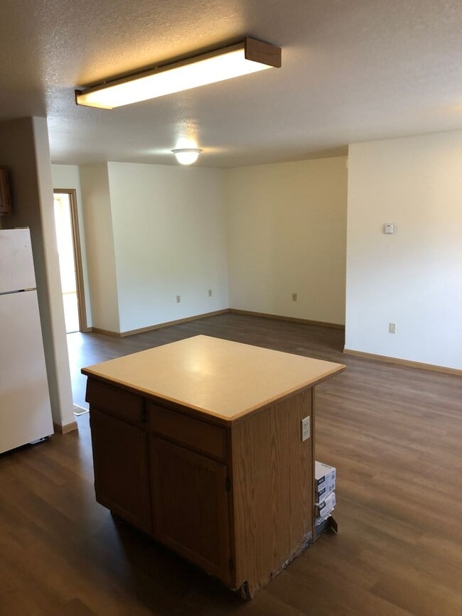 Building Photo - 2 Bedroom 1 Bath 4 Plex