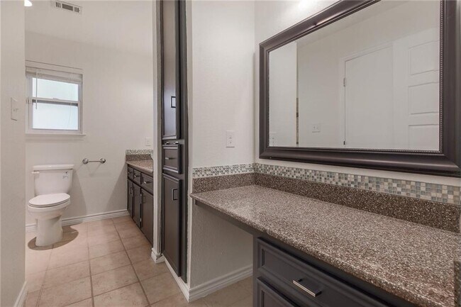 Building Photo - 507 San Jacinto St